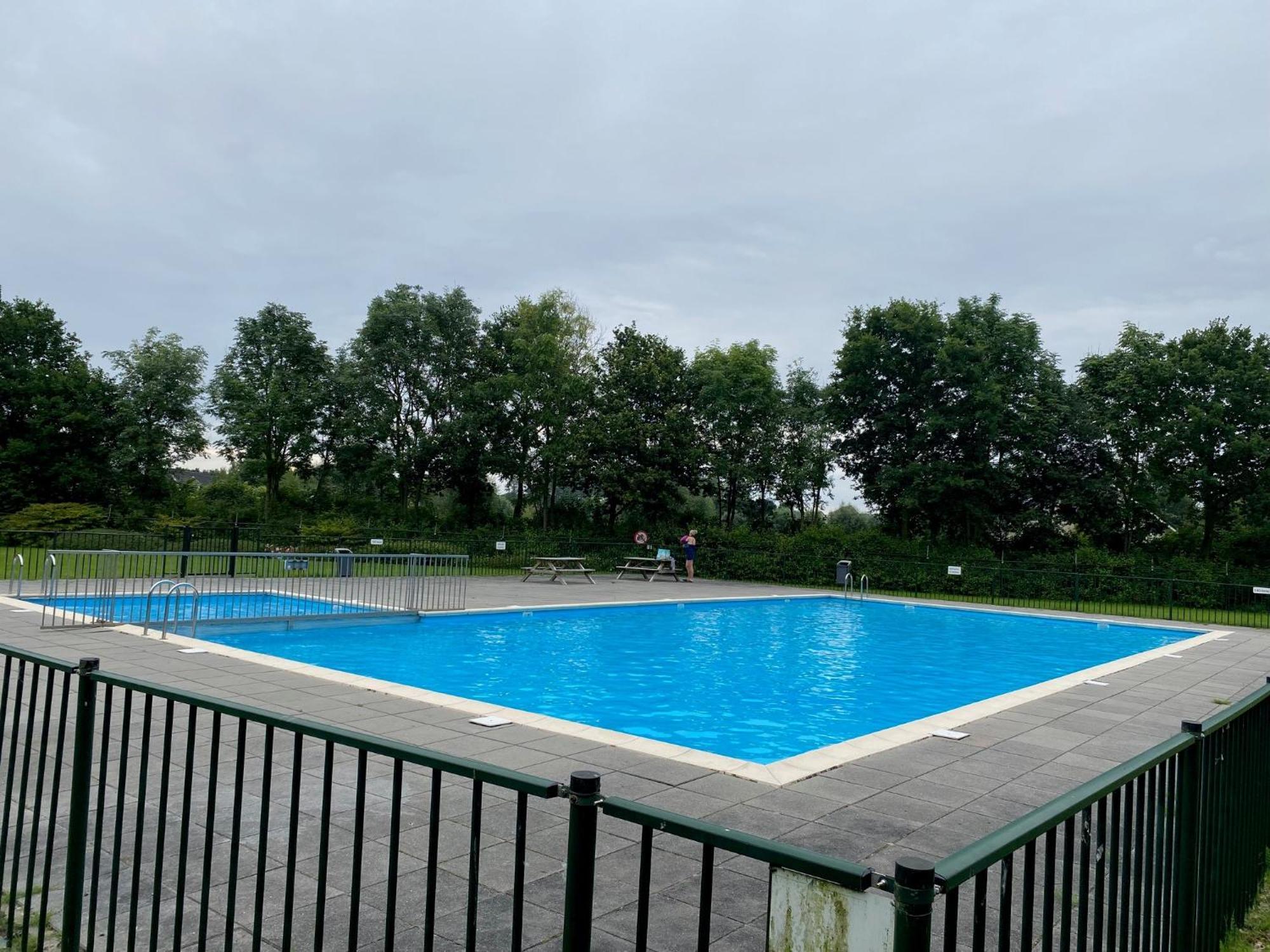 Villa Riverside Met Hottub, Eigen Aanlegsteiger, Zwemtrap, Trampoline En Kano'S Zeewolde Exterior photo