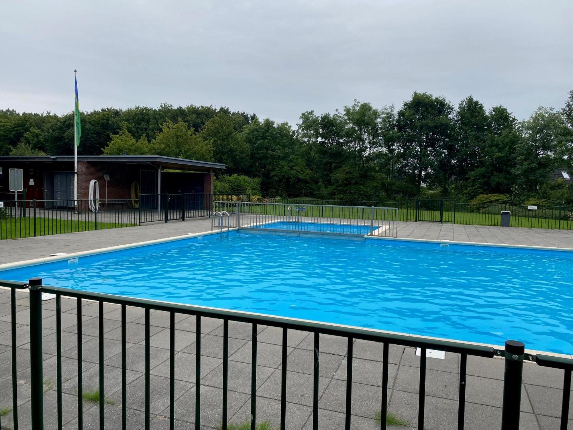 Villa Riverside Met Hottub, Eigen Aanlegsteiger, Zwemtrap, Trampoline En Kano'S Zeewolde Exterior photo